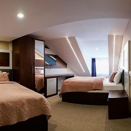 Hotel Prizreni מראה חיצוני תמונה
