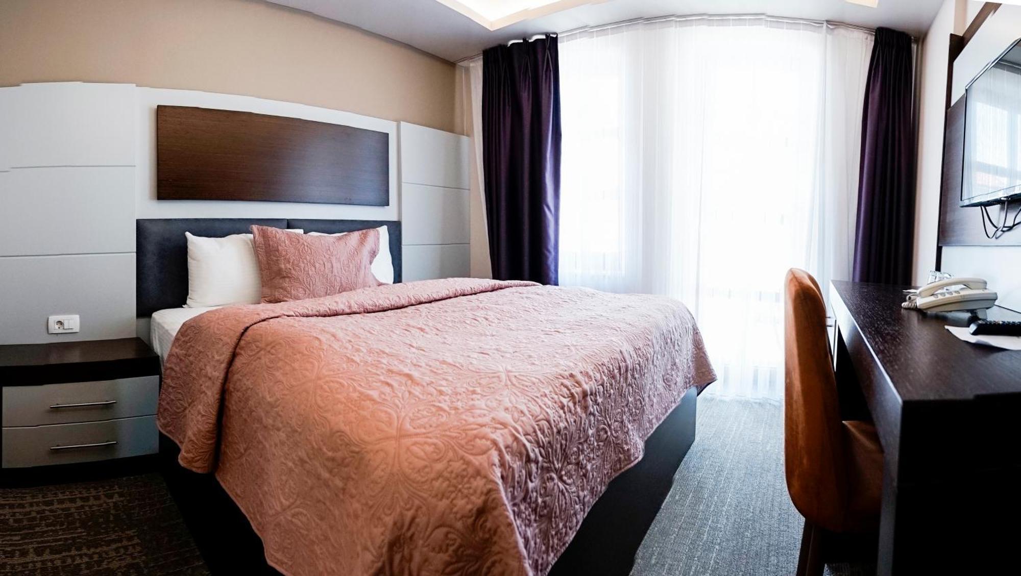 Hotel Prizreni מראה חיצוני תמונה