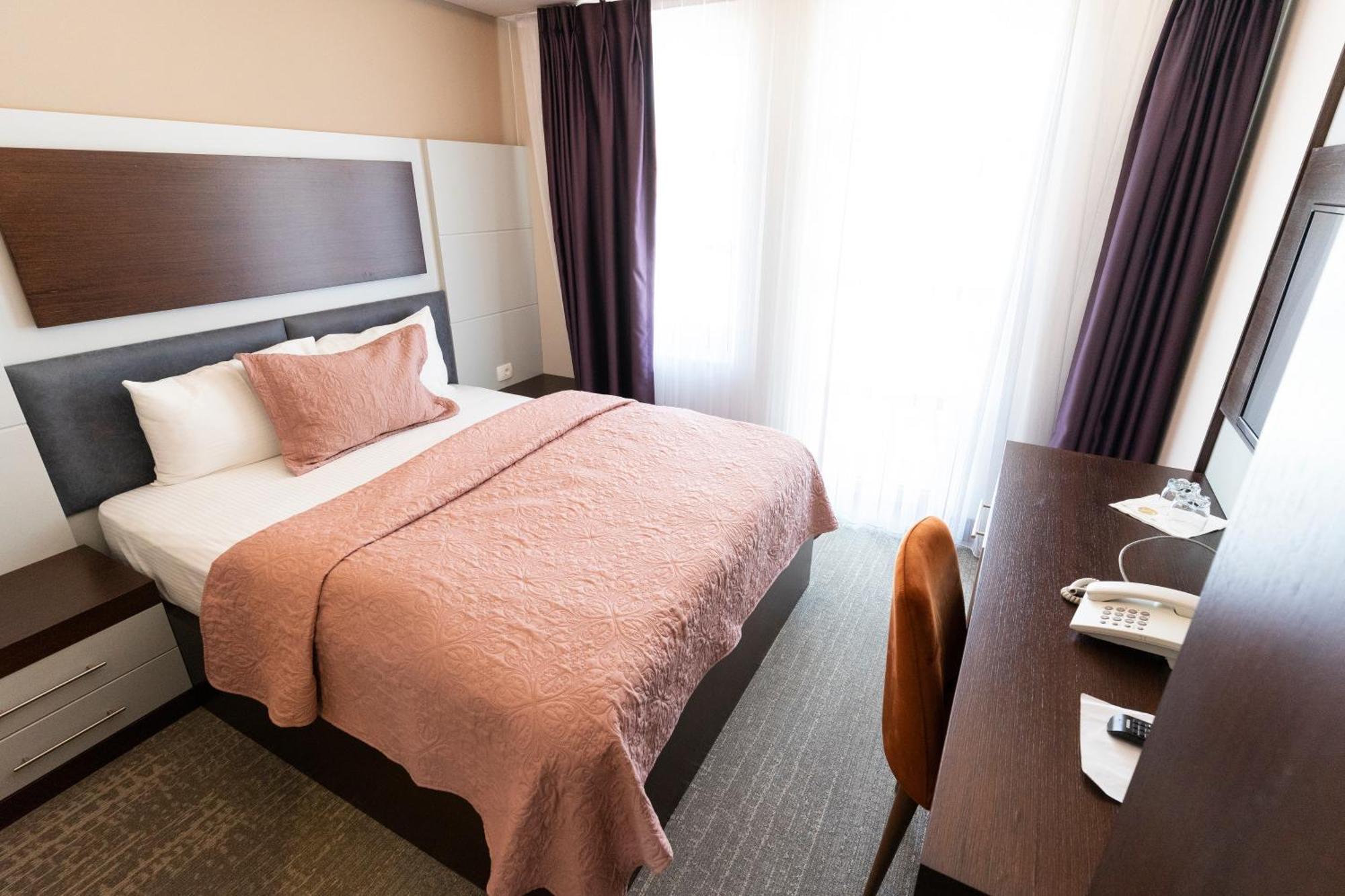 Hotel Prizreni מראה חיצוני תמונה