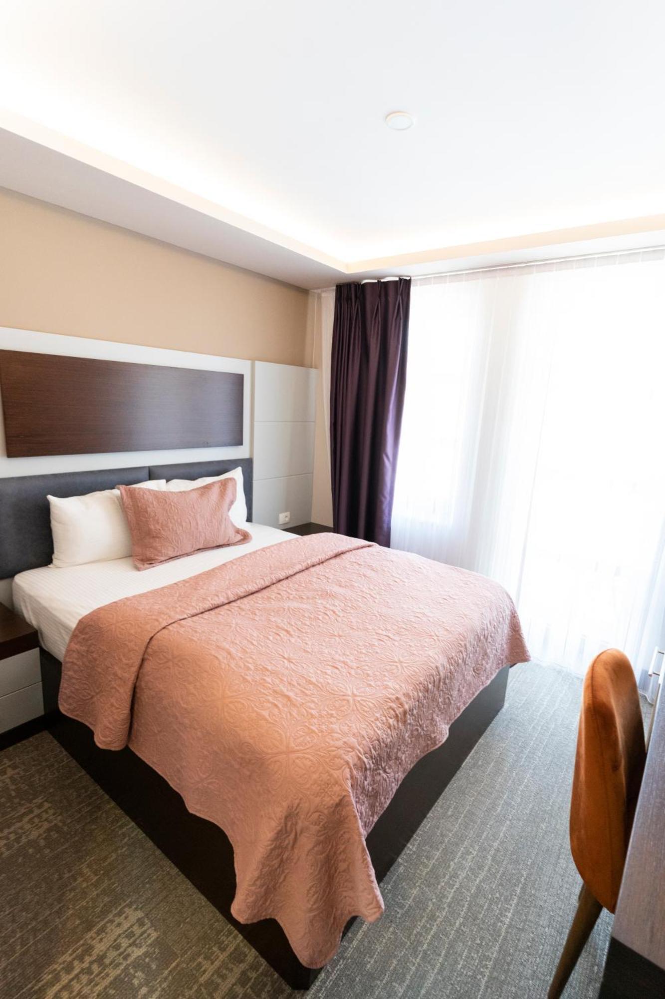 Hotel Prizreni מראה חיצוני תמונה