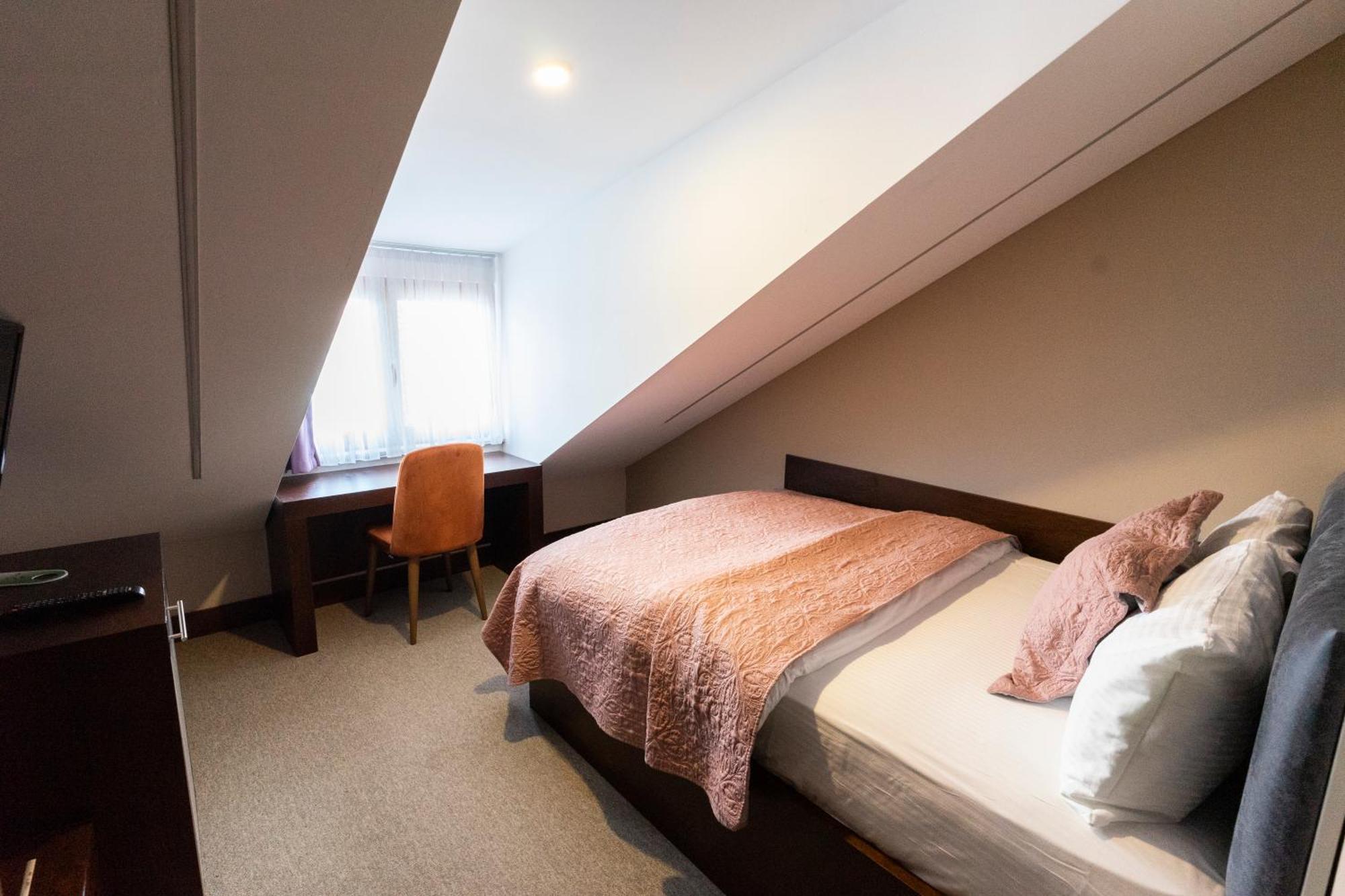 Hotel Prizreni מראה חיצוני תמונה