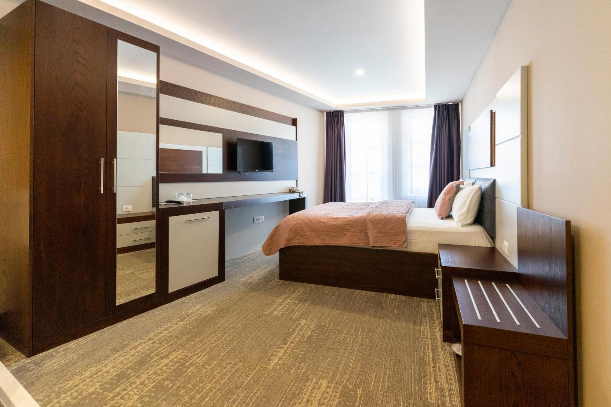 Hotel Prizreni מראה חיצוני תמונה