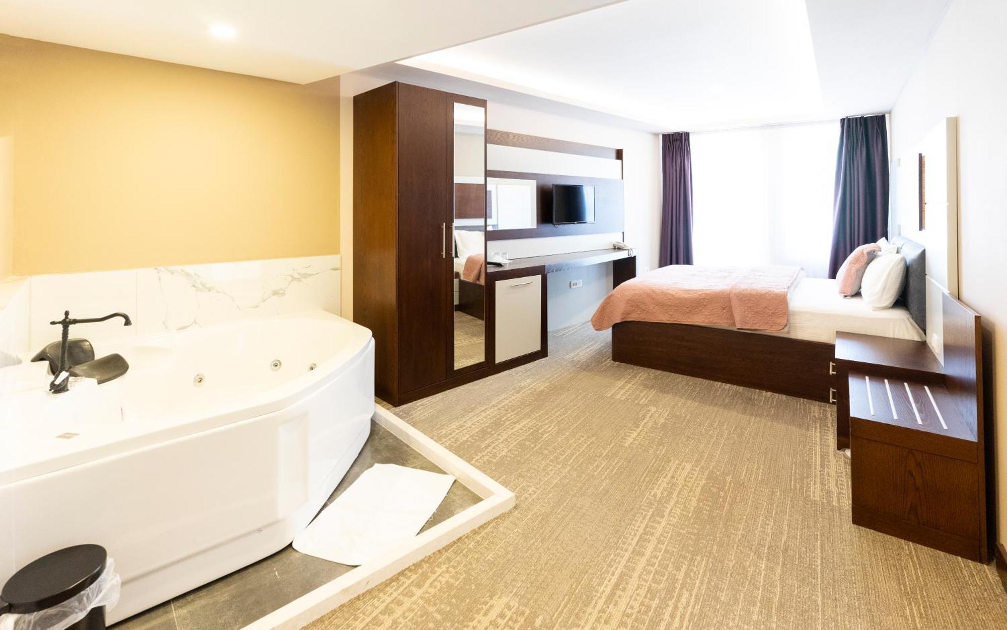 Hotel Prizreni מראה חיצוני תמונה