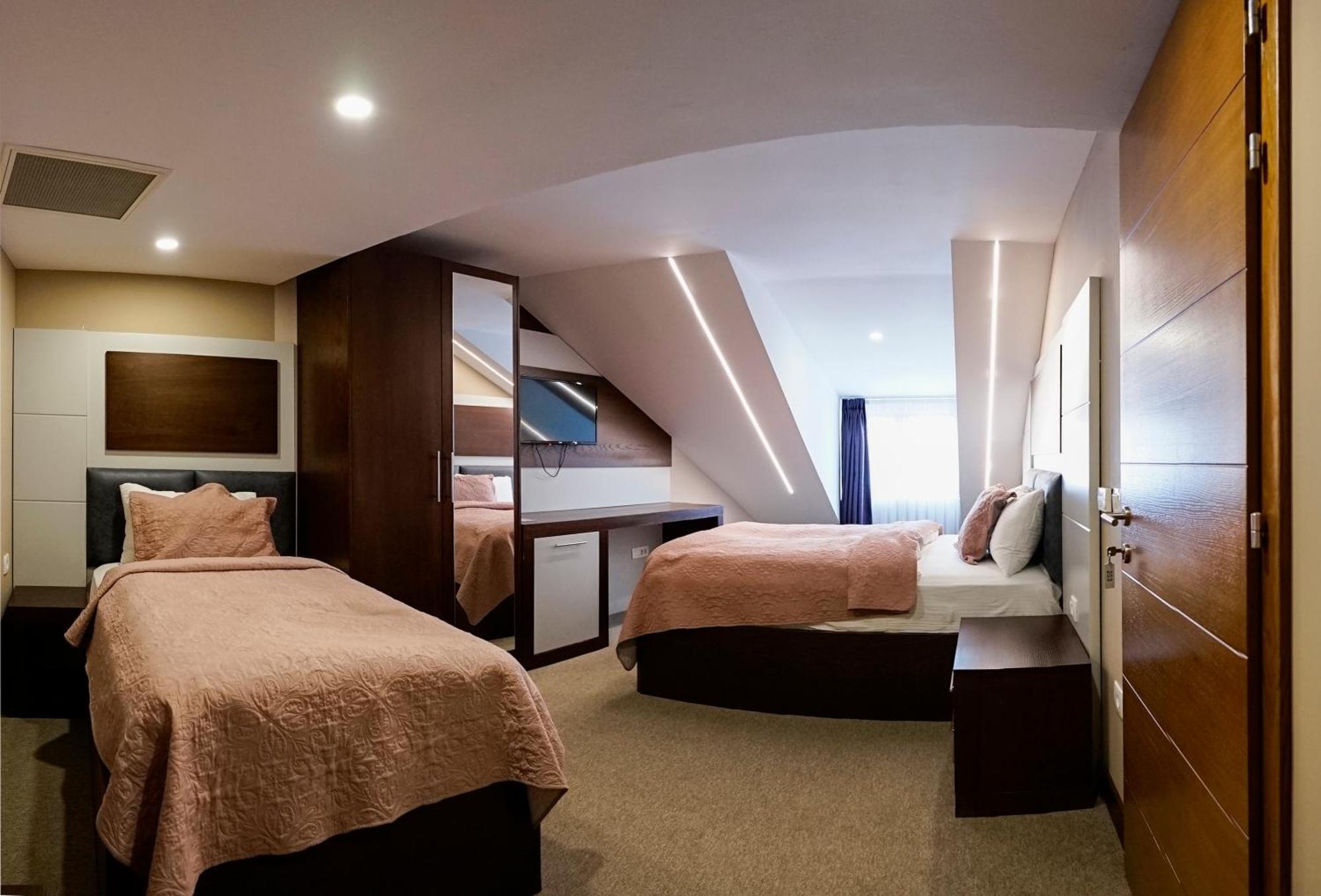 Hotel Prizreni מראה חיצוני תמונה