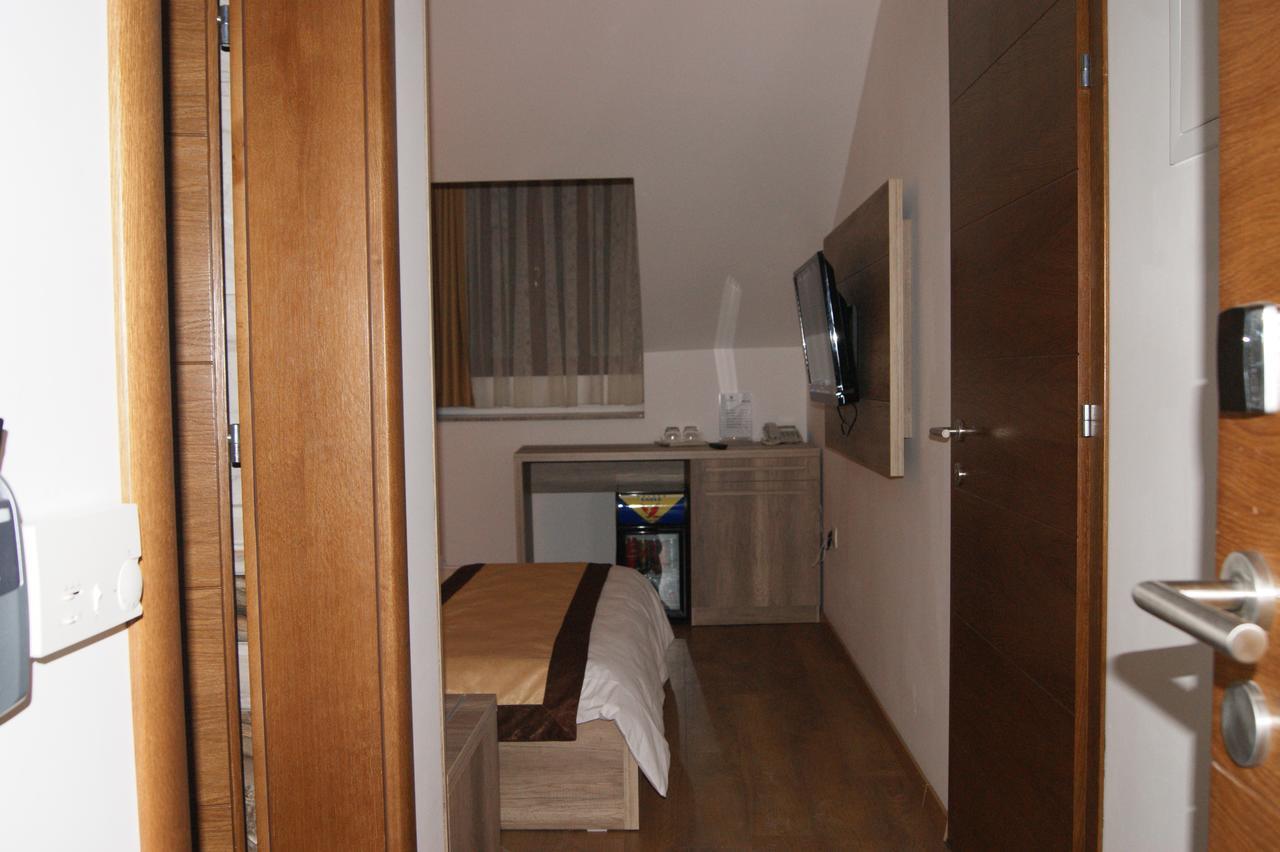 Hotel Prizreni מראה חיצוני תמונה